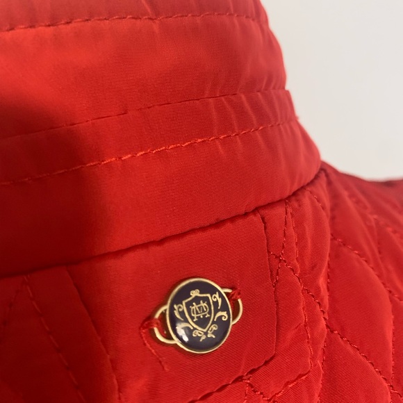 Classy red Massimo Dutti vest with gold embellishments - Picture 4 of 10